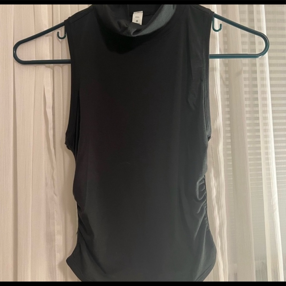 Lululemon Sleevless Turtleneck Tank